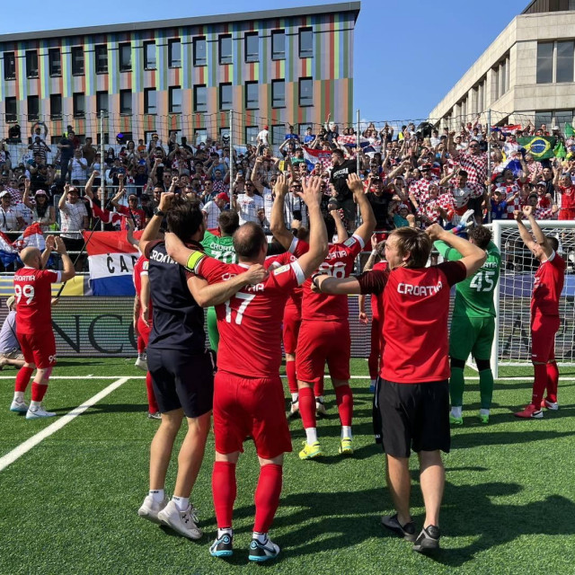 Hrvatski malonogometaši slave pobjedu protiv Slovenije u četvrtfinalu Socca Svjetskog prvenstva u Essenu