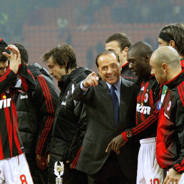 Berlusconi s igračima Milana 2006. godine