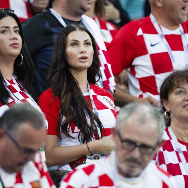Ivana Vida, supruga Domagoja Vide vjerna je navijačica svog supruga i hrvatske nogometne reprezentacije