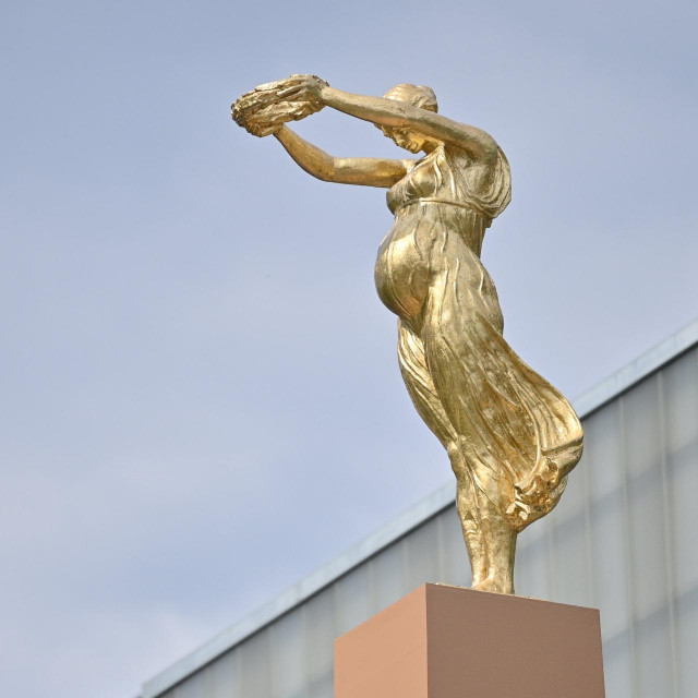 &lt;p&gt;Riječ je o skulpturi Trudna memorija, postavljenoj ispred Muzeja suvremene umjetnosti&lt;/p&gt;