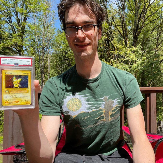 Marston Hefner skuplja Pokemon karte