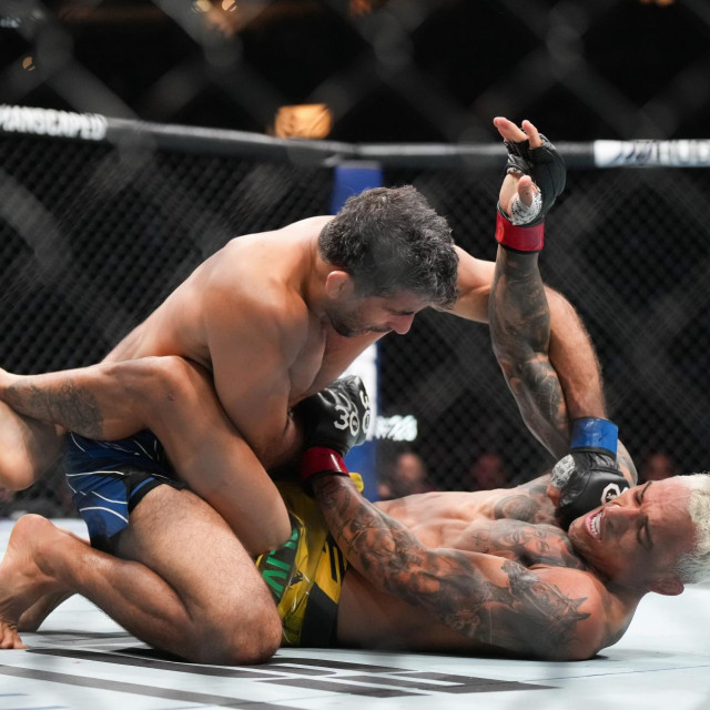 &lt;p&gt;Charles Oliveira, bottom right, and Beneil Dariush fight during a UFC 289 lightweight bout, in Vancouver, on Saturday, June 10, 2023.,Image: 782713271, License: Rights-managed, Restrictions: World rights excluding North America, Model Release: no, Credit line: DARRYL DYCK/PA Images/Profimedia&lt;/p&gt;