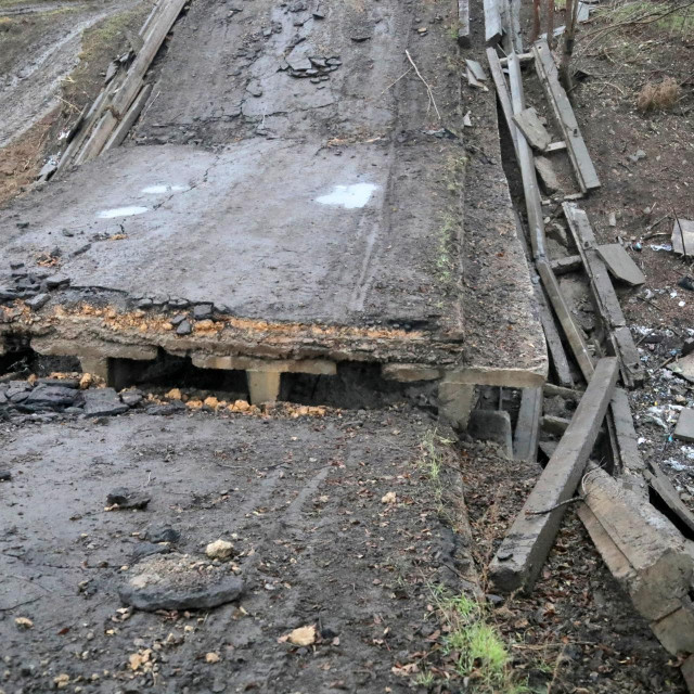 KHERSON REGION, UKRAINE - NOVEMBER 20, 2022 - A destroyed bridge is seen near the village of Pravdino liberated from the Russian occupiers by the Ukrainian defenders, Kherson Region, southern Ukraine. NO USE RUSSIA. NO USE BELARUS. (Photo by Nina Lyashonok/NurPhoto/NurPhoto via AFP)