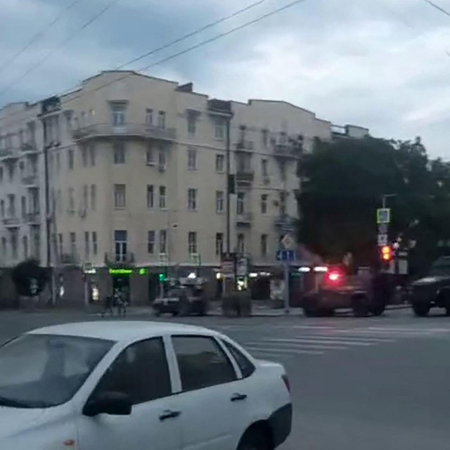 Oklopnjaci na ulicama ruskog grada Rostov na Donu

 

 