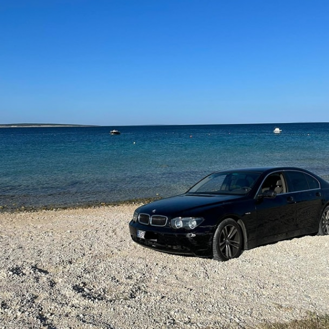 &lt;p&gt;BMW na plaži na Pagu&lt;/p&gt;