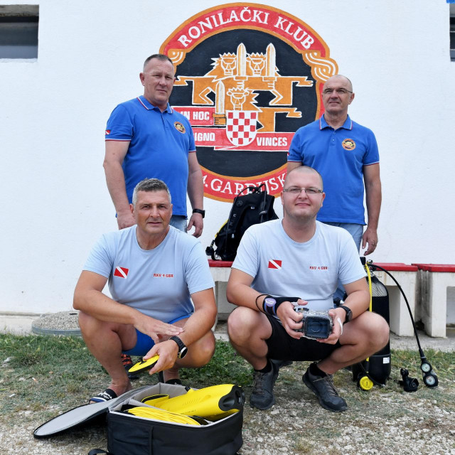 &lt;p&gt;Ronilački klub veterana 4. gardijske brigade: Ćiro Ugrin, Zvonko Asanović, Aljoša Barbarić i Frane Barbarić&lt;/p&gt;