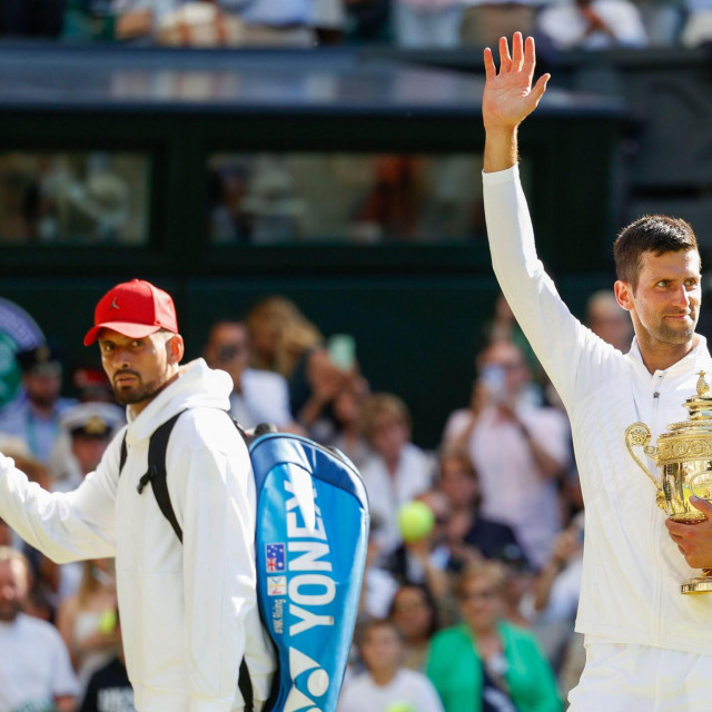 <p>Nick Kyrgios i Novak Đoković nakon finala prošle godine</p>