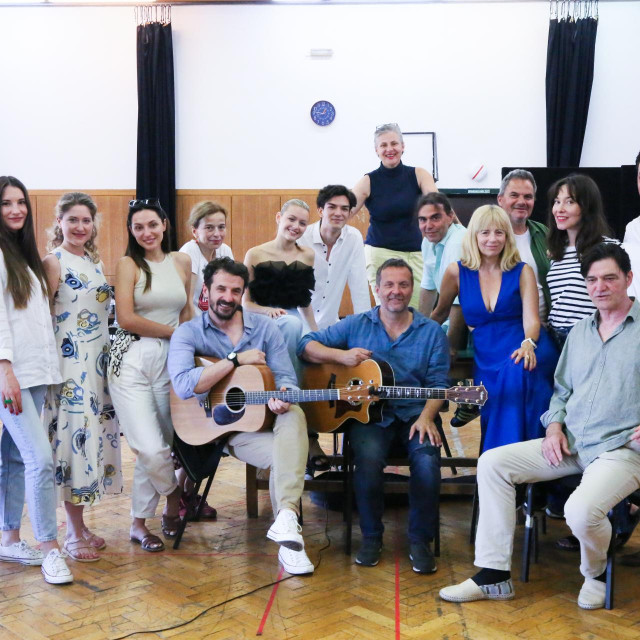 Glumci i pjevači na probi za spektakl ”Vraćam se Zagrebe tebi”