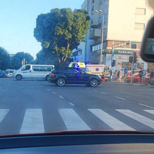 Prometna nesreća ispred KBC Split