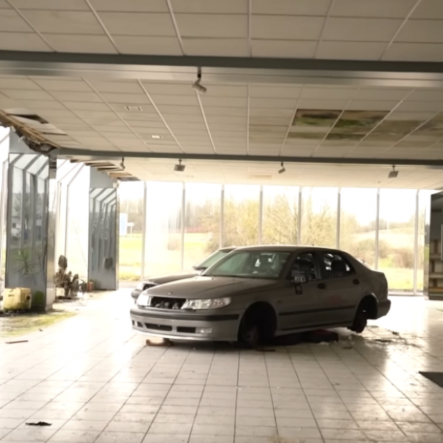 &lt;p&gt;Saabov napušteni autosalon, Francuska&lt;/p&gt;