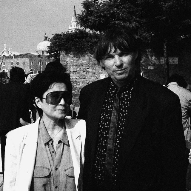 &lt;p&gt;Braco Dimitrijević i Yoko Ono u Veneciji 1990. godine&lt;/p&gt;