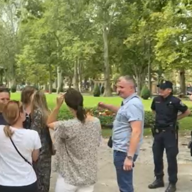 Policajci prišli prosvjednicima na Zrinjevcu