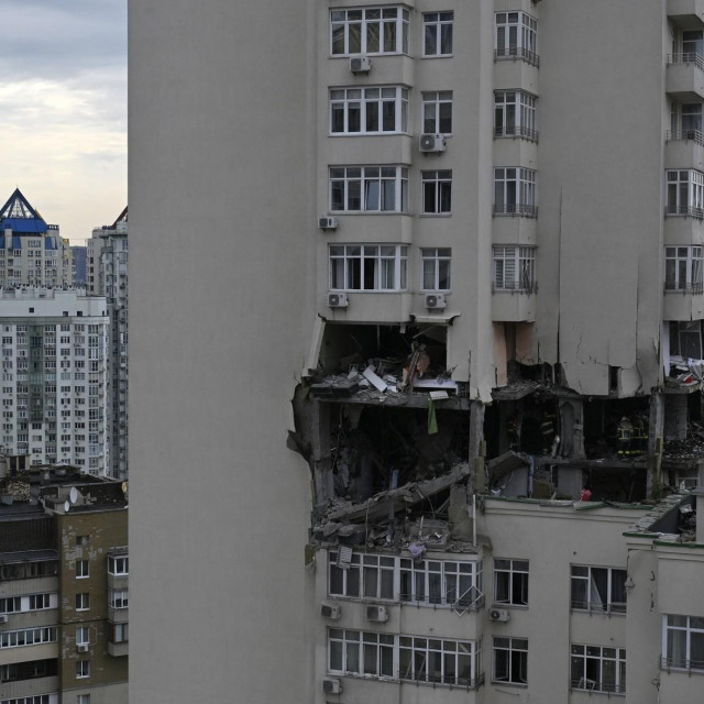 Zgrada oštećena u ruskom napadu na Kijev