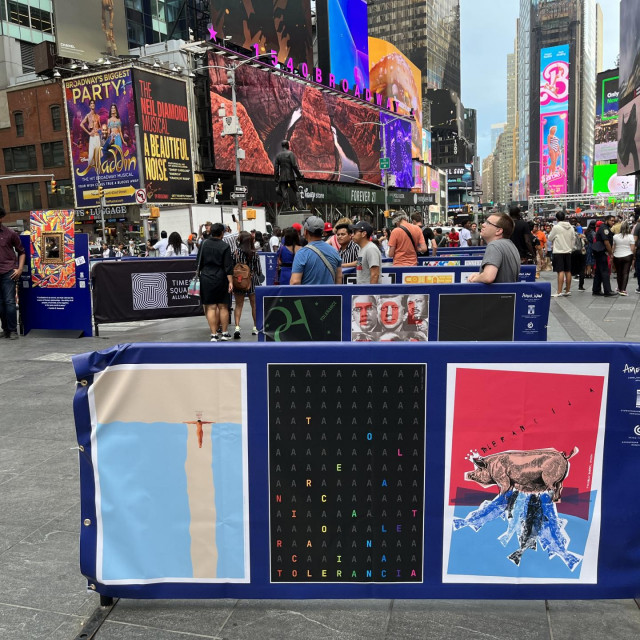 &lt;p&gt;Poster na Times Squareu&lt;/p&gt;