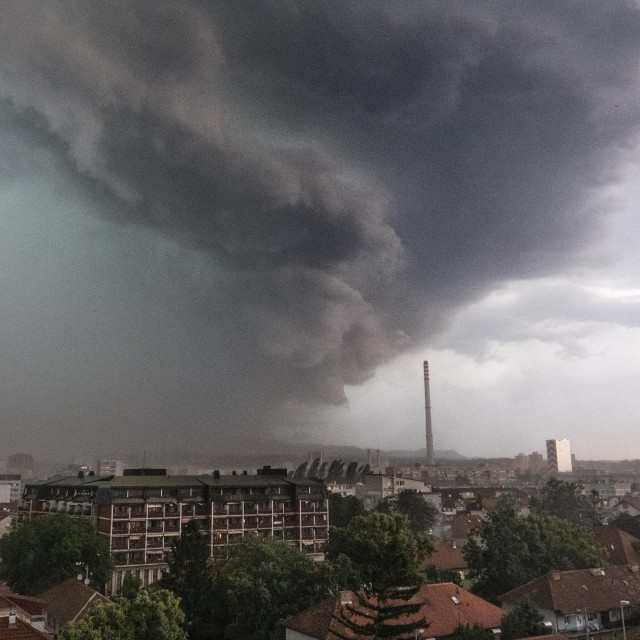 &lt;p&gt;Olujni oblaci nad Zagrebom uoči početka nezapamćene oluje&lt;/p&gt;