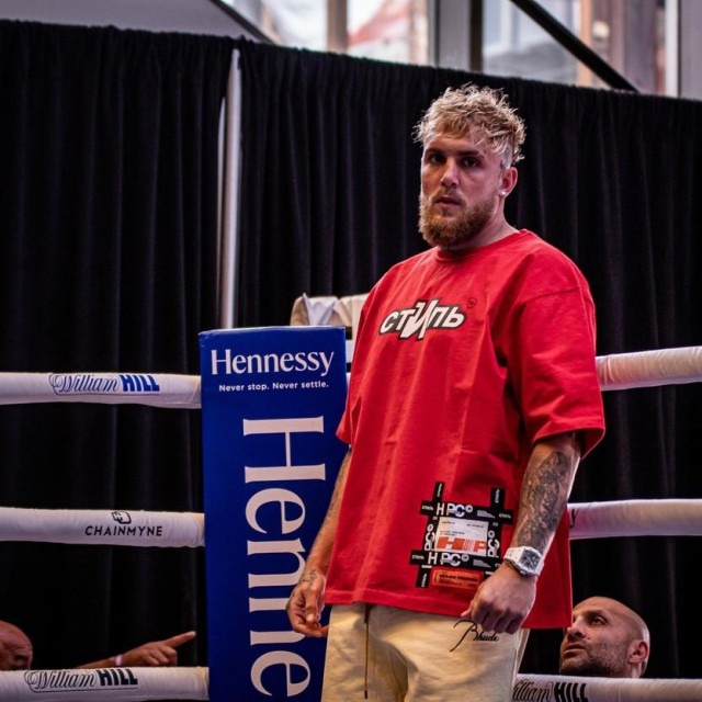 April 27, 2022, New York, NY, New York, NY, United States: NEW YORK, NY - APRIL 27: Jake Paul watches over Amanda Serrano during open workouts prior to her clash with Katie Taylor at Madison Square Garden on April 27, 2022 in New York, NY, United States.,Image: 686642874, License: Rights-managed, Restrictions:, Model Release: no, Credit line: Matt Davies/Zuma Press/Profimedia