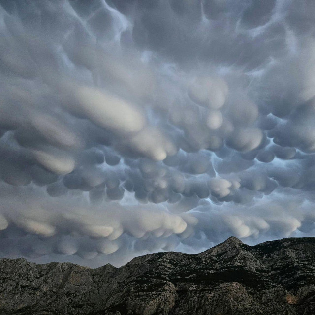Fotografija mammatus oblaka koju je podijelila Andrea Buča