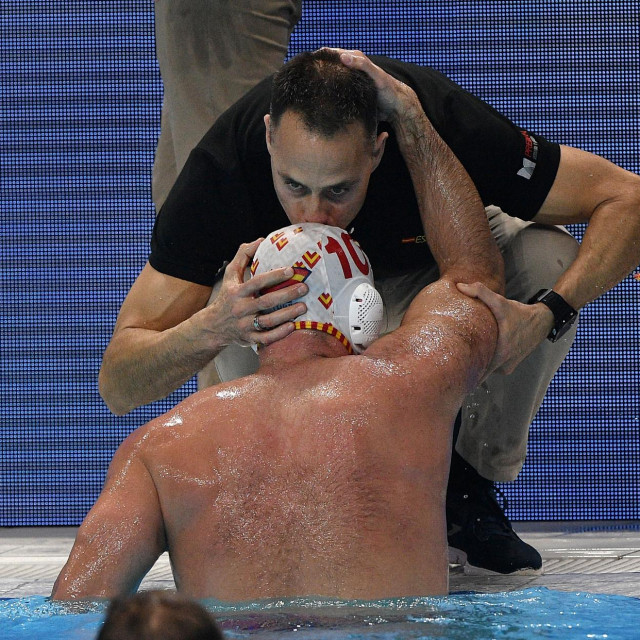 Spain‘s coach David Martin (R) and wing captain Felipe Perrone celebrate their victory over Croatia after the men‘s water polo semi-final match between Hungary and Montenegro at the European Water Polo Championships on January 24, 2020 in Duna Arena of Budapest, Hungary. (Photo by Attila KISBENEDEK/AFP)