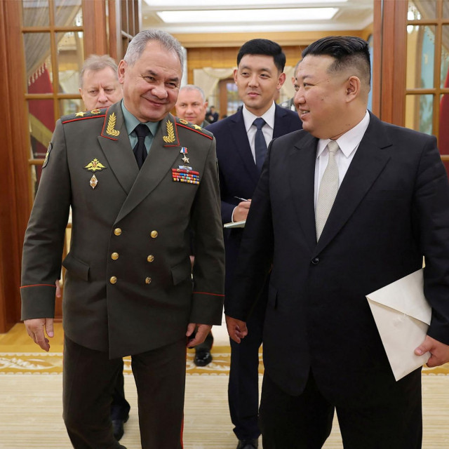 Sergej Šojgu i Kim Jong-un