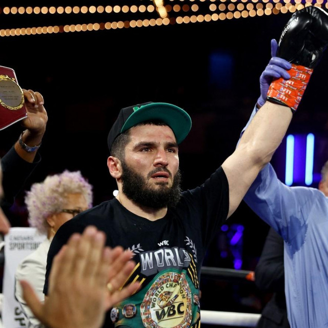 &lt;p&gt;NEW YORK, NEW YORK - JUNE 18: Artur Beterbiev celebrates after defeating Joe Smith Jr during the light heavyweight title bout at The Hulu Theater at Madison Square Garden on June 18, 2022 in New York City. The fight was stopped in the second round. Elsa,Image: 700961491, License: Rights-managed, Restrictions:, Model Release: no, Credit line: ELSA/Getty images/Profimedia&lt;/p&gt;