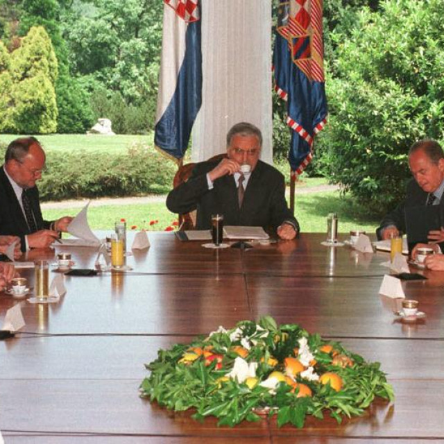 &lt;p&gt;Franjo Tuđman predsjeda sjednicom VONS-a 1998. godine&lt;/p&gt;