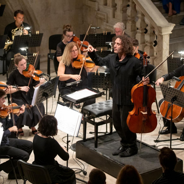 Nicolas Altstaedt i Dubrovački simfonijski orkestar na koncertu u Kneževu dvoru