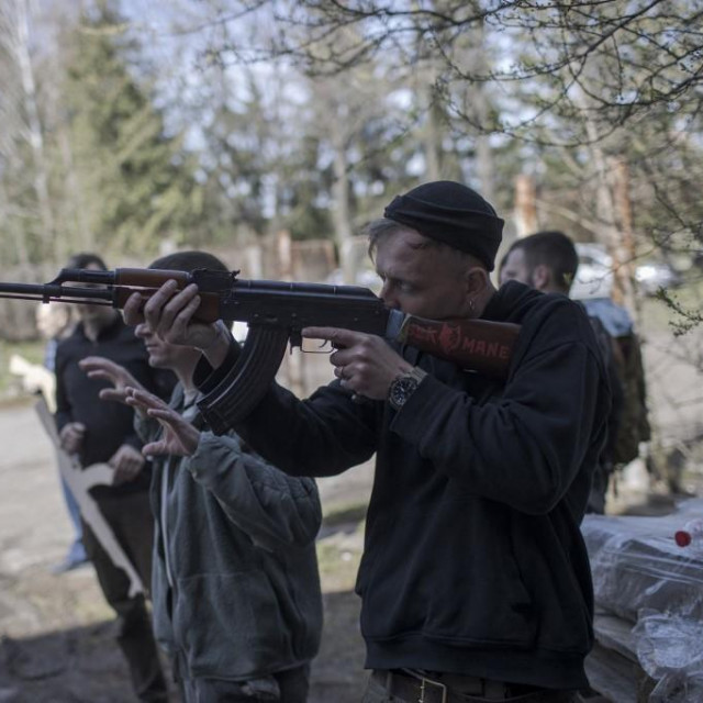 Obuka ukrajinskih civila za korištenje oružja/Ilustrativna fotografija