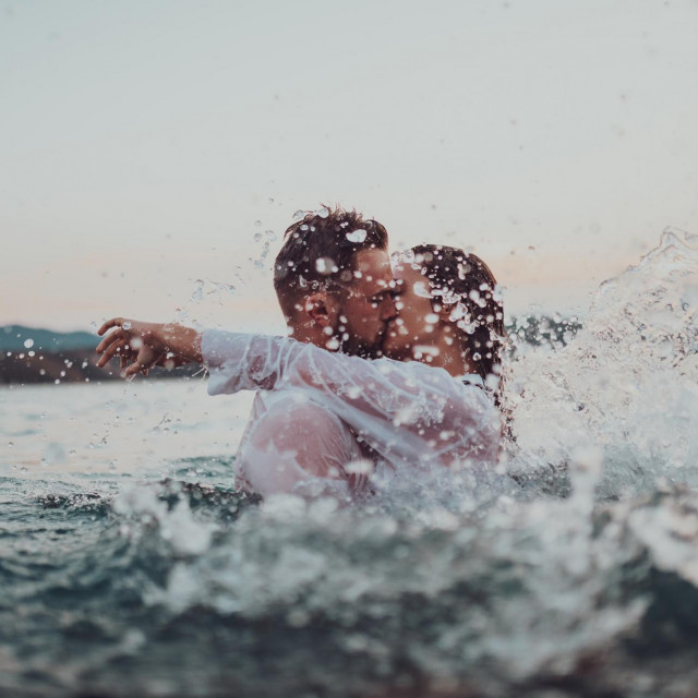 &lt;p&gt;Romantic couple kissing in the sea at sunset.&lt;/p&gt;