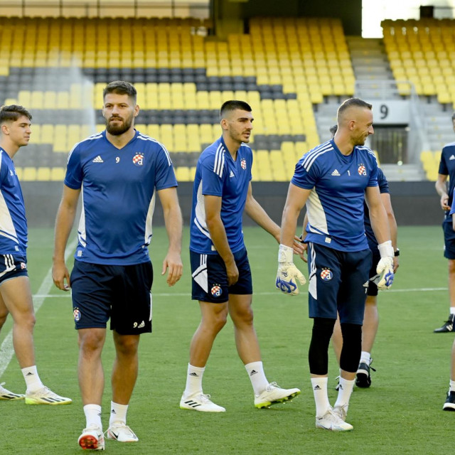 GNK Dinamo Zagreb - [BRZOPOTEZNA NAGRADNA IGRA] Utakmica protiv HNK Rijeka  počinje za pola sata, a mi vas tražimo da u komentarima ove objave pogodite  kojim rezultatom će završiti do 21h. Prvi