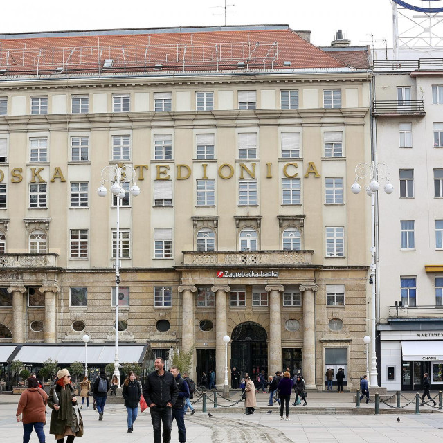 &lt;p&gt;Poslovnica Zagrebačke banke na Trgu&lt;/p&gt;