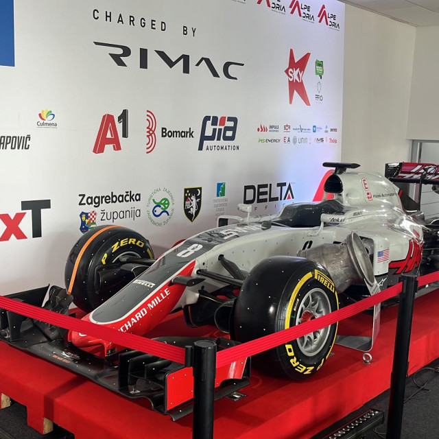 Atrakcija u Gorici - Formula 1 momčadi Haasa s Ferrarijevim motorom