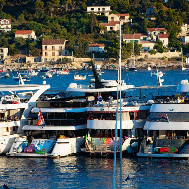 &lt;p&gt;Hrvatska je jedna od vodećih destinacija na globalnoj razini, a lani je prihod luka nautičkog turizma dosegnuo 1,1 milijardu kuna&lt;/p&gt;