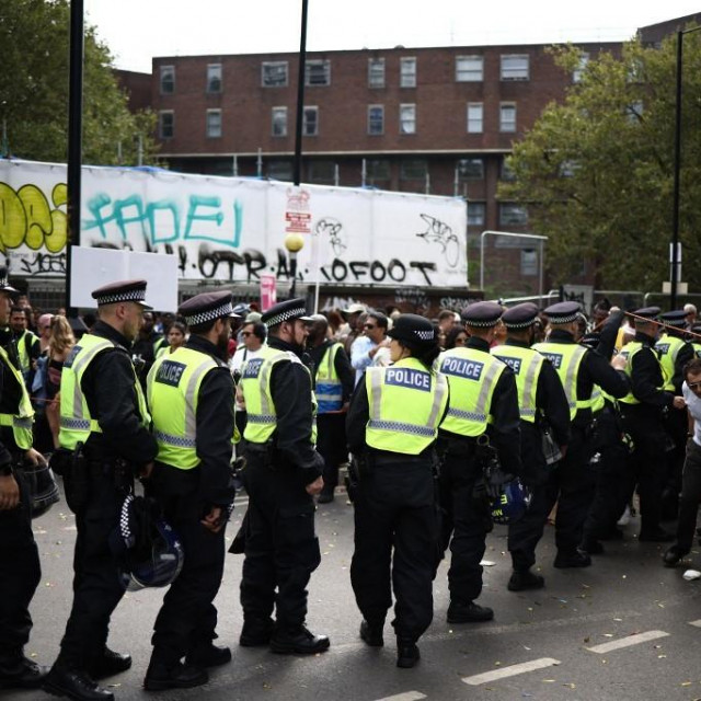 &lt;p&gt;Policija na karnevalu u Notting Hillu&lt;/p&gt;