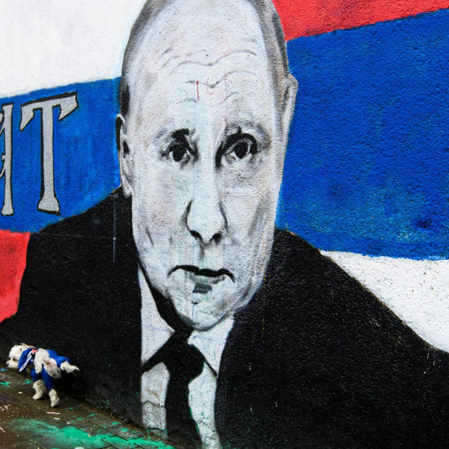 Beograd, Srbija, 020422.
Grafiti podrske Putinu i ruskoj invaziji na Ukrajinu u centru Beograda.