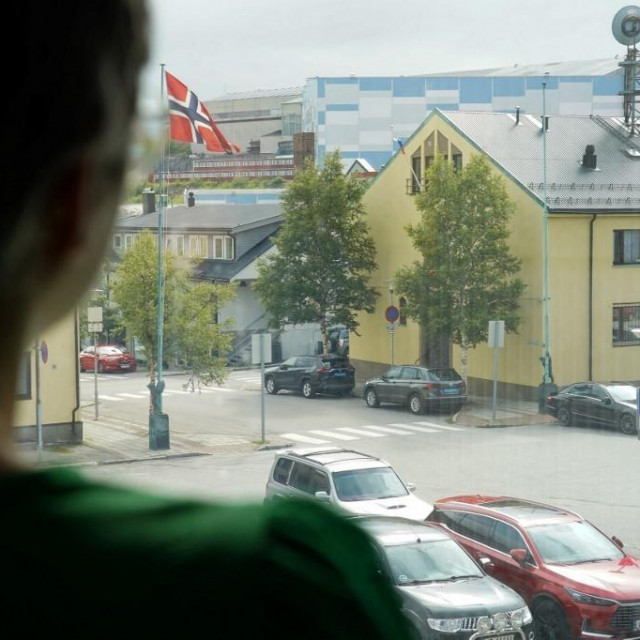 Pogled na ruski konzulat u Kirkenesu iz ureda gradonačelnice Lene Bergeng