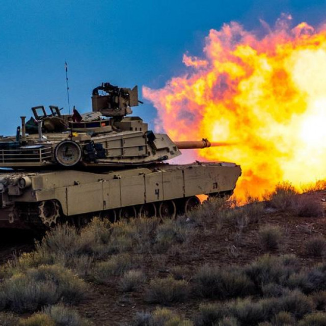 &lt;p&gt;Tenk M1 Abrams&lt;/p&gt;