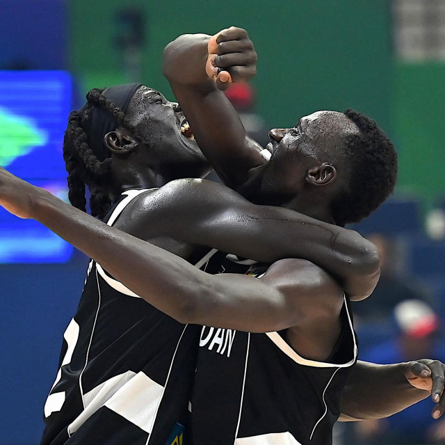 Slavlje košarkaša Južnog Sudana nakon pobjede protiv Angole