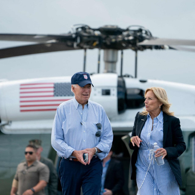 Joe Biden sa suprugom Jill, koja je nedavno oboljela od korone. Ni Bijela kuća nije uspjela zaustaviti virus