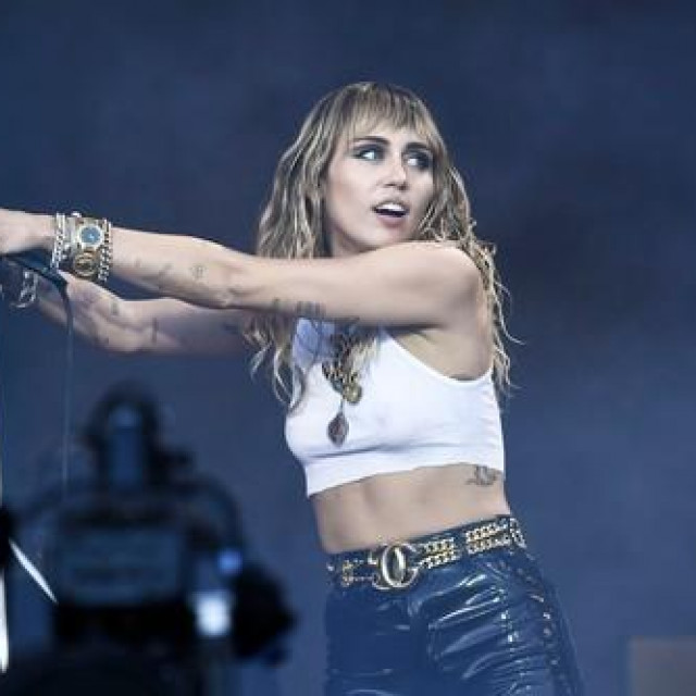 &lt;p&gt;Miley Cyrus na Glastonbury Festivalu 2019.&lt;/p&gt;