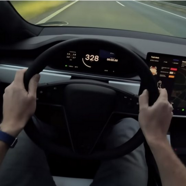 &lt;p&gt;Tesla Model S Plaid, Autobahn&lt;/p&gt;