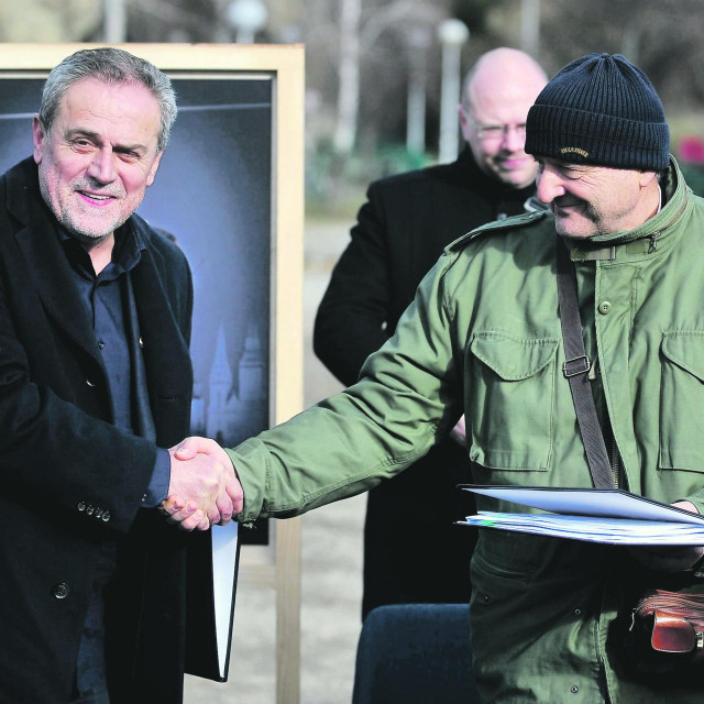 &lt;p&gt;Ranko Predović, direktor GIP Pionira, i Milan Bandić potpisuju ugovor o gradnji žičare 2014.&lt;/p&gt;