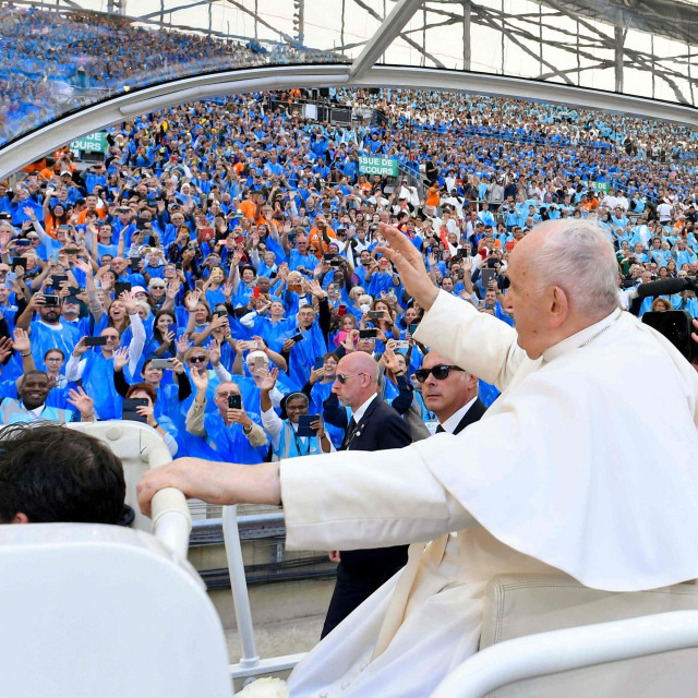 &lt;p&gt;Papa Franjo na stadionu Velodrome u Marseilleu&lt;/p&gt;