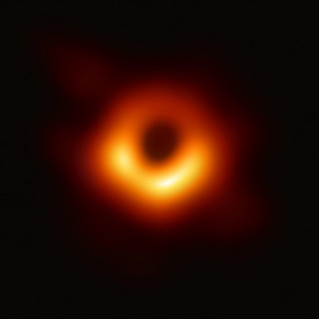 &lt;p&gt;Supermasivna crna rupa u središtu galaksije Messier 87&lt;/p&gt;