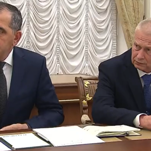 &lt;p&gt;Junus-bek Jevkurov (L) i Andrej Trošev (D) tijekom sastanka s Vladimirom Putinom (izvan kadra)&lt;/p&gt;
