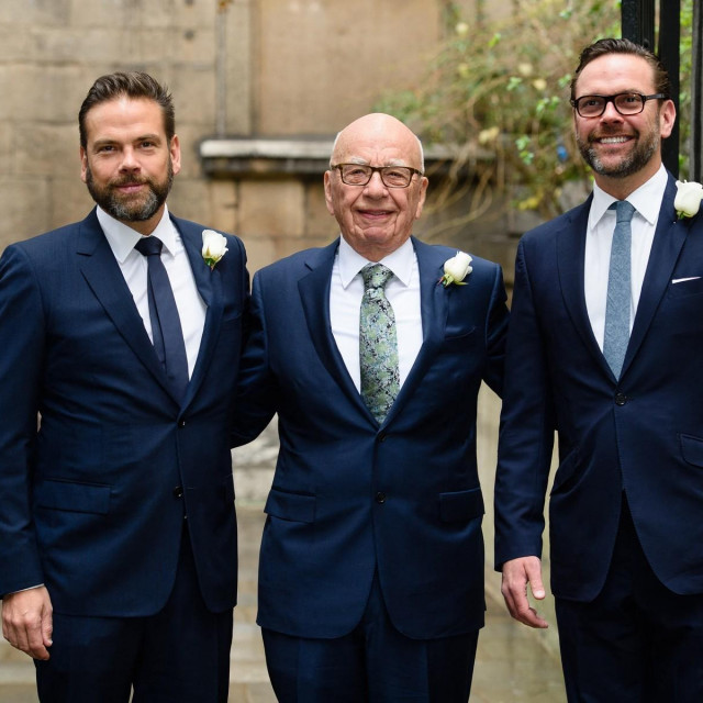 &lt;p&gt;Rupert Murdoch sa sinovima Lachlanom (lijevo) i Jamesom (desno)&lt;/p&gt;