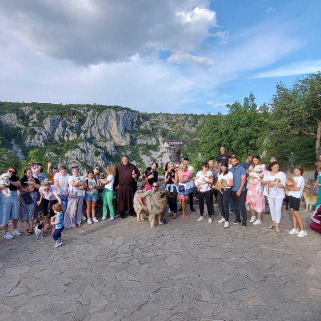 Na prvom blagoslovu ljubimaca u Imotskom okupilo se 50-ak vlasnika 