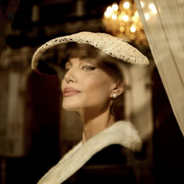 &lt;p&gt;Angelina Jolie u ulozi operne dive Marije Callas&lt;/p&gt;