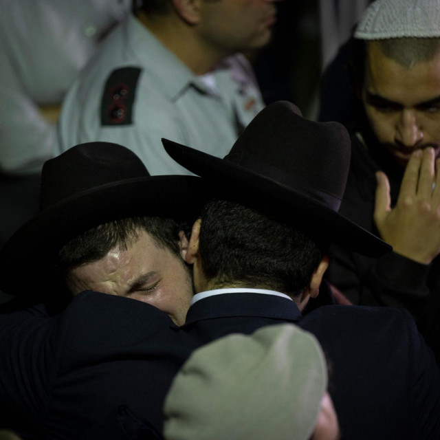 Tuga Izraelaca na pogrebu jednog od poginulih u napadu Hamasa