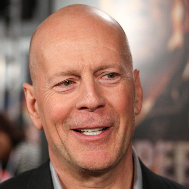 &lt;p&gt;Bruce Willis volio je život&lt;/p&gt;