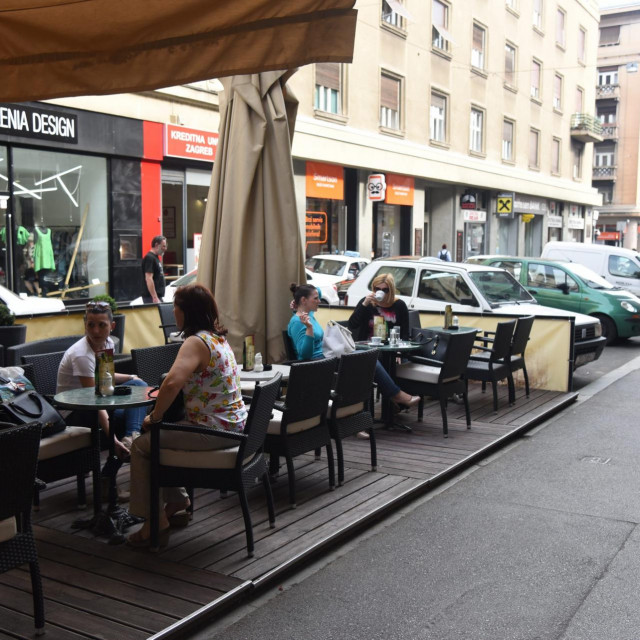 &lt;p&gt;Zagreb, 130515.&lt;br&gt;
Anketa na temu mnogobrojnih terasa koje zauzimaju parkirna mjesta u centru grada.&lt;br&gt;